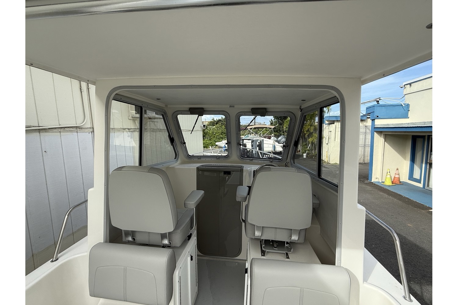 23 Cabin XL interior