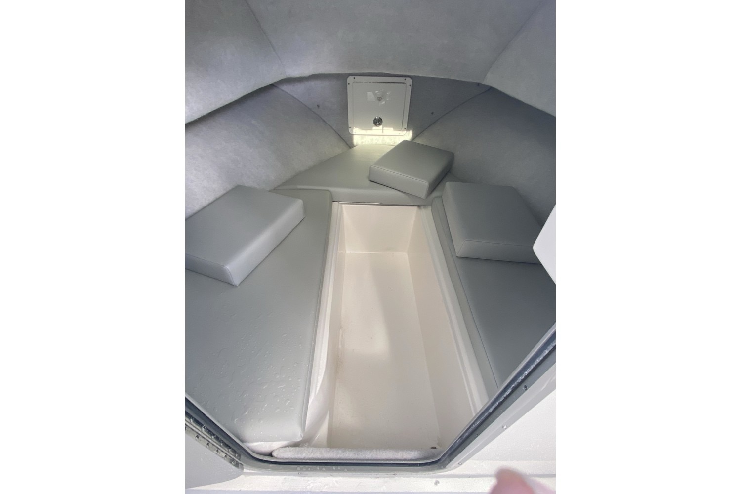 23 Cabin XL interior