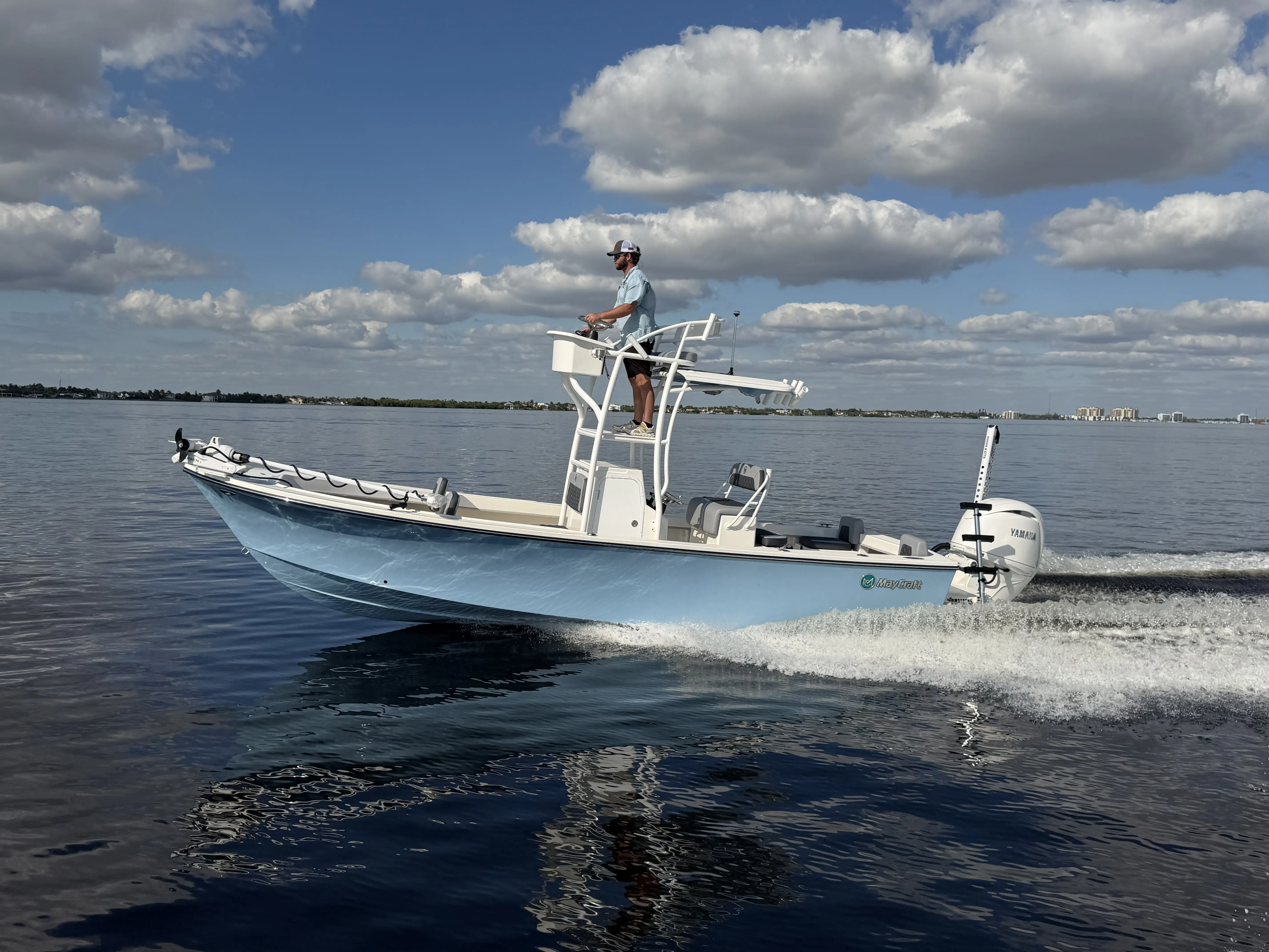 238 Offshore CC exterior