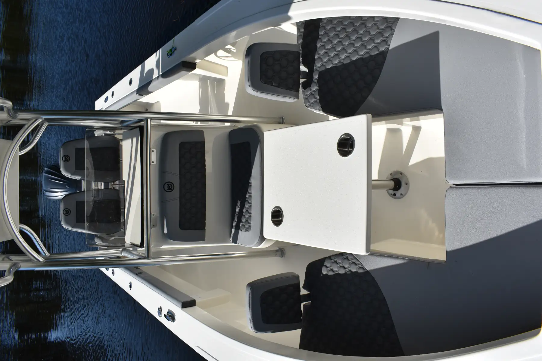 245 Offshore CC interior